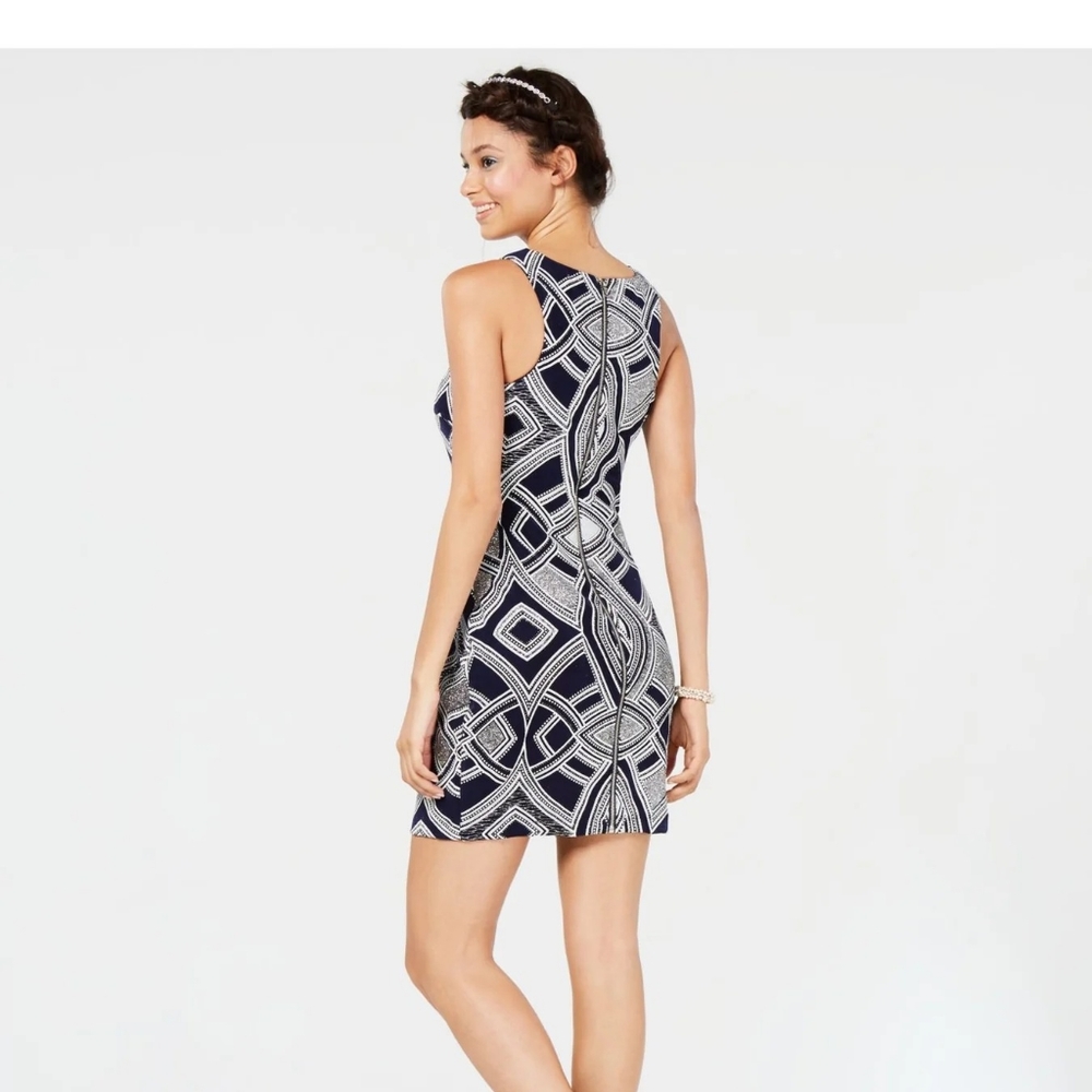 Dress - Picture 9 of 9